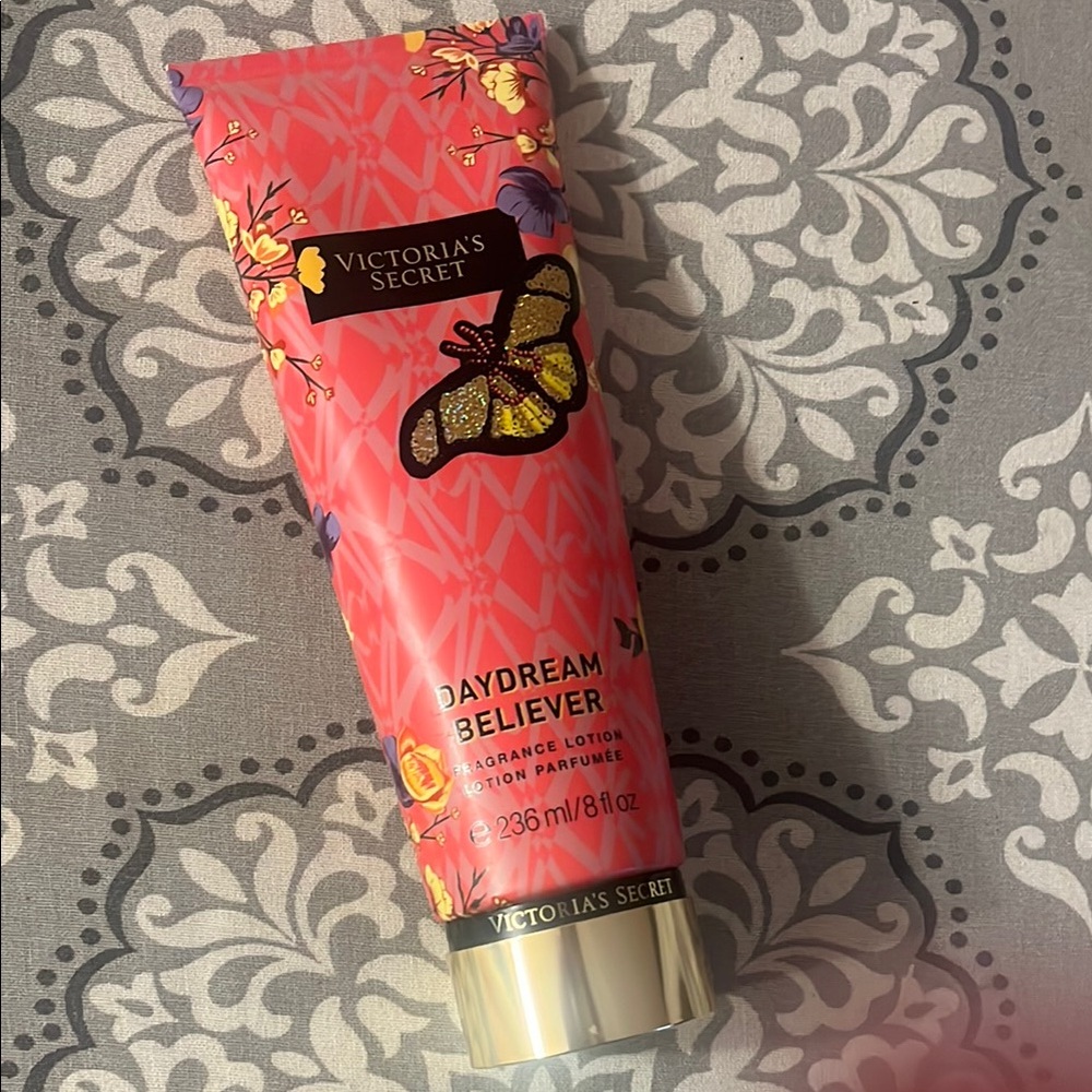 🌸Victoria's Secret Pink Floral Fragrance Lotion🦋